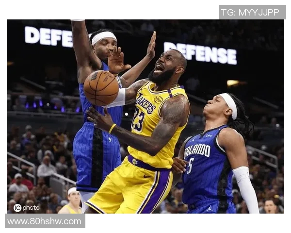 骑士主场不敌湖人，詹姆斯独行依旧难救主